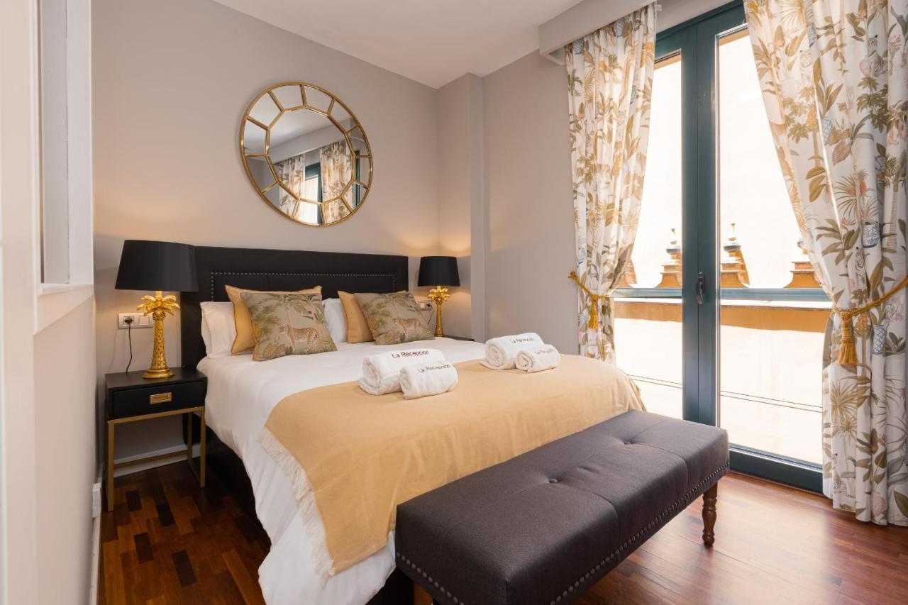 C31 Deluxe Apartment Into Cathedral Square Malaga Bagian luar foto