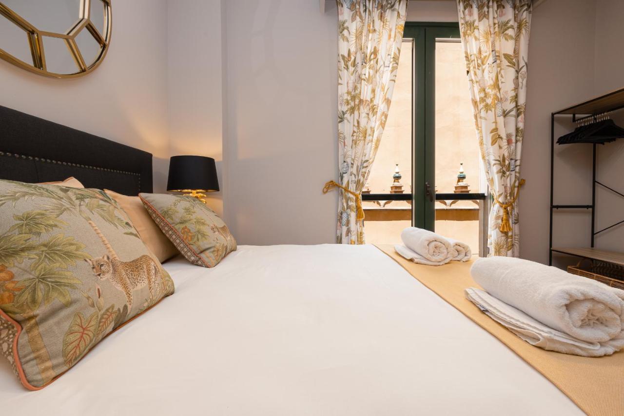 C31 Deluxe Apartment Into Cathedral Square Malaga Bagian luar foto