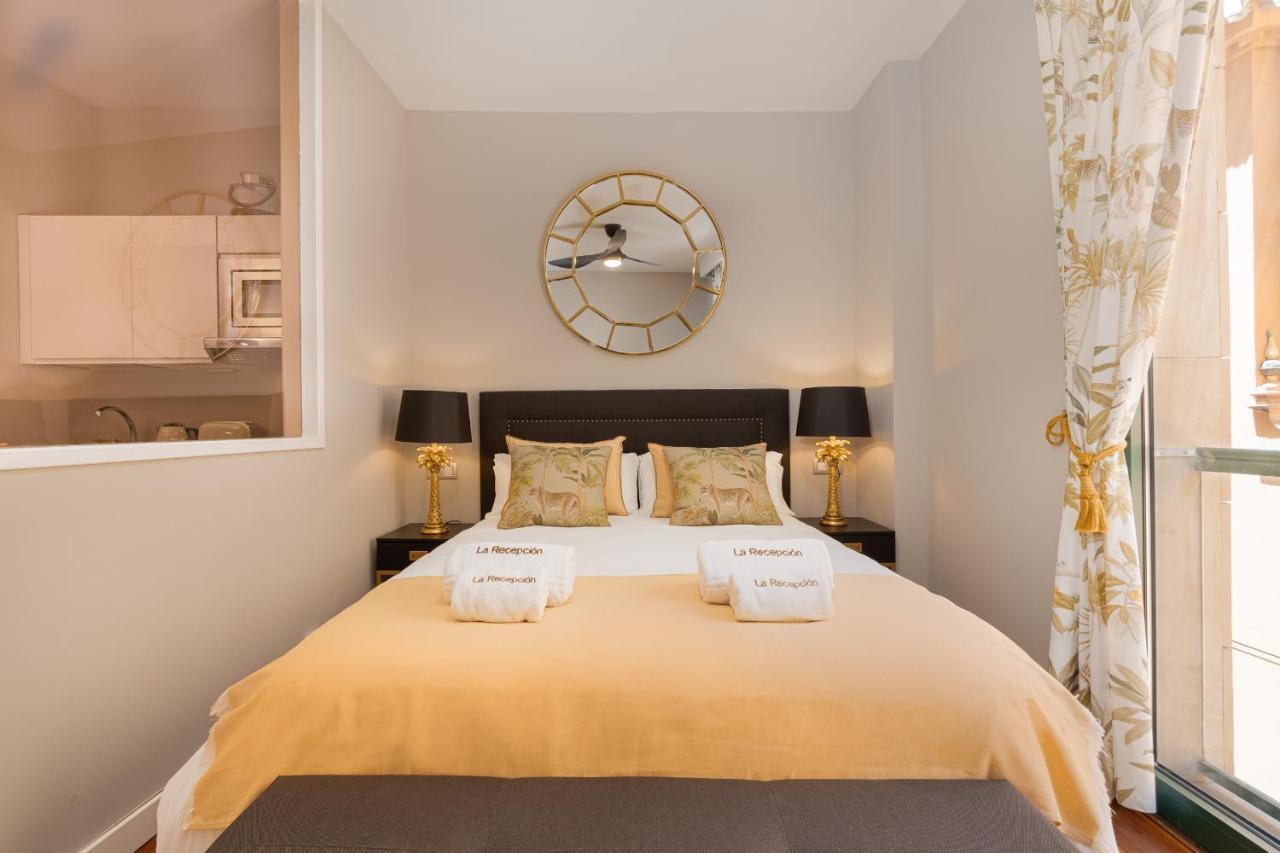C31 Deluxe Apartment Into Cathedral Square Malaga Bagian luar foto
